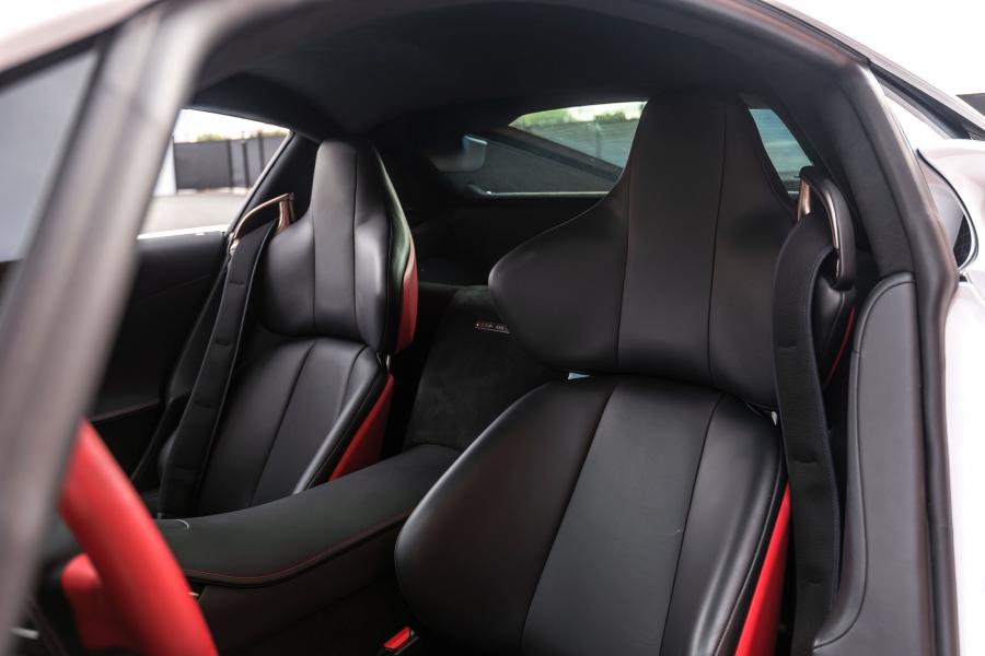 Интерьер Lexus LF-A 2010 года  (NA) (фото 17 из 35)